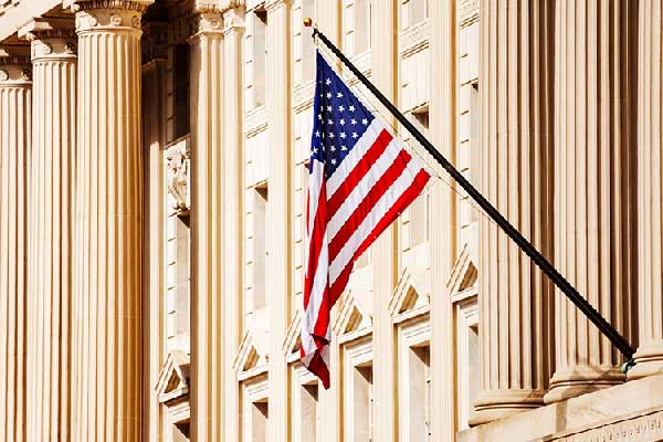 美国股市：标普500指数小幅上扬 财报出炉前夕英伟达领涨大盘股