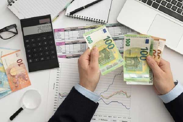 美国股市：标普500指数小幅上扬 财报出炉前夕英伟达领涨大盘股